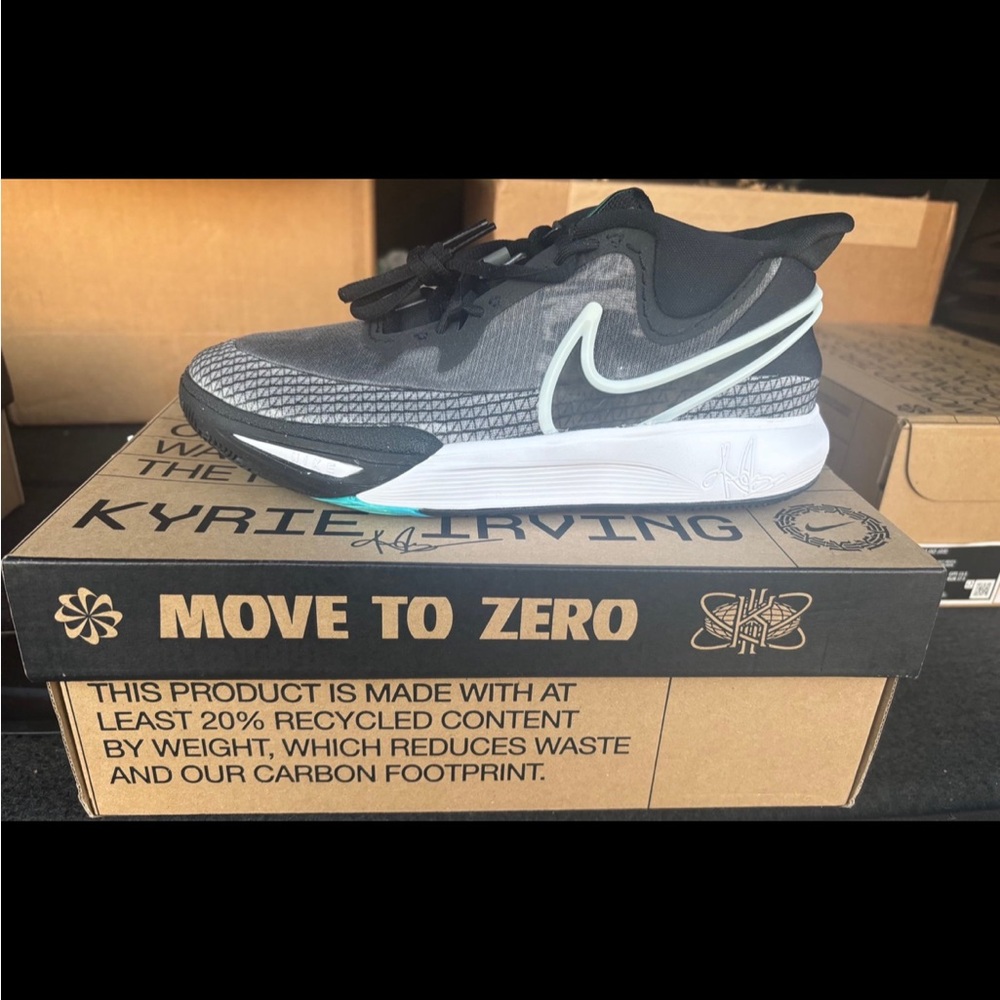 UNRELEASED- Nike Kyrie 8 Go 7w / 5.5y